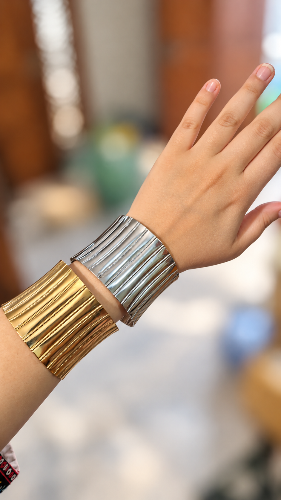 Ribbed Wide Cuff Kara Adjustable